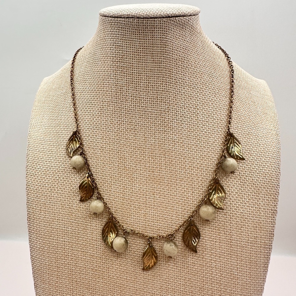 Vintage 90s Gold Tone Leaf White Beaded Necklace Women's Classic Jewelry